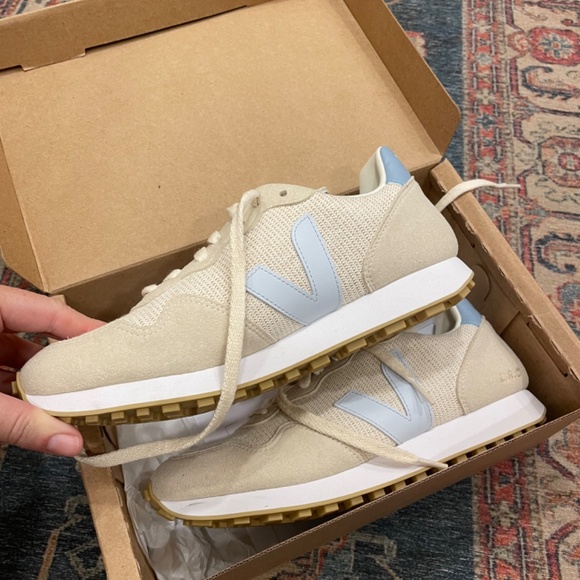 Veja  Rio Branco women’s sz 9 - Picture 12 of 13